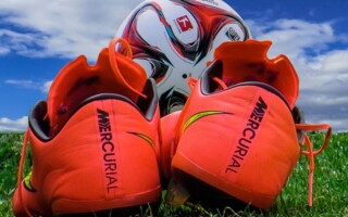 Nestíháte fandit na stadionu? Udělejte si pánskou jízdu doma! Nestíháte fandit na stadionu? Udělejte si pánskou jízdu doma!