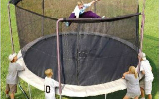 Jak zabavit v létě celou rodinu? Přece na trampolíně! Jak zabavit v létě celou rodinu? Přece na trampolíně!