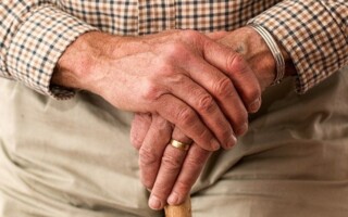 Trápí vás kyčle? Řešením může být totální endoprotéza Trápí vás kyčle? Řešením může být totální endoprotéza